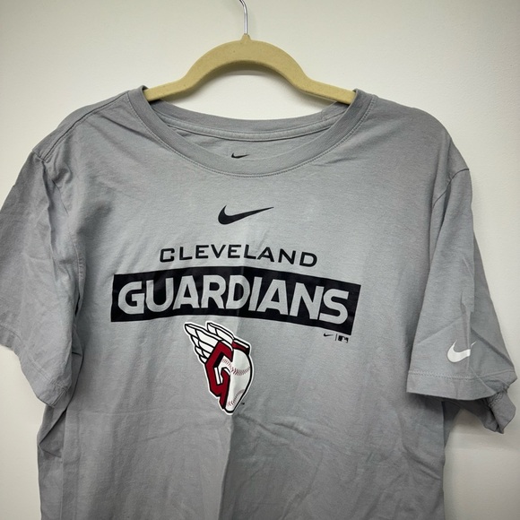 Nike Cleveland guardians short sleeve shirt - Picture 2 of 3